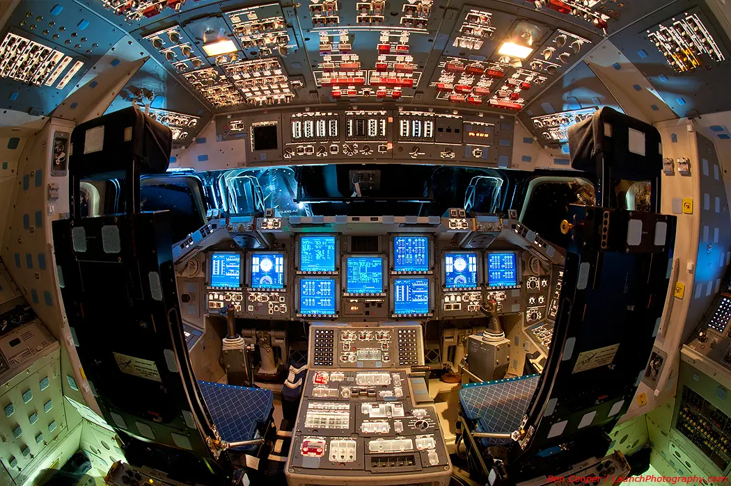 Three Space Shuttle flight decks photos - Boing Boing